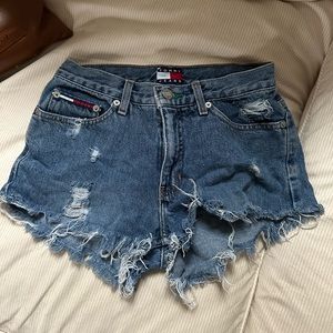 💗 Tommy Jeans Distressed Denim Shorts